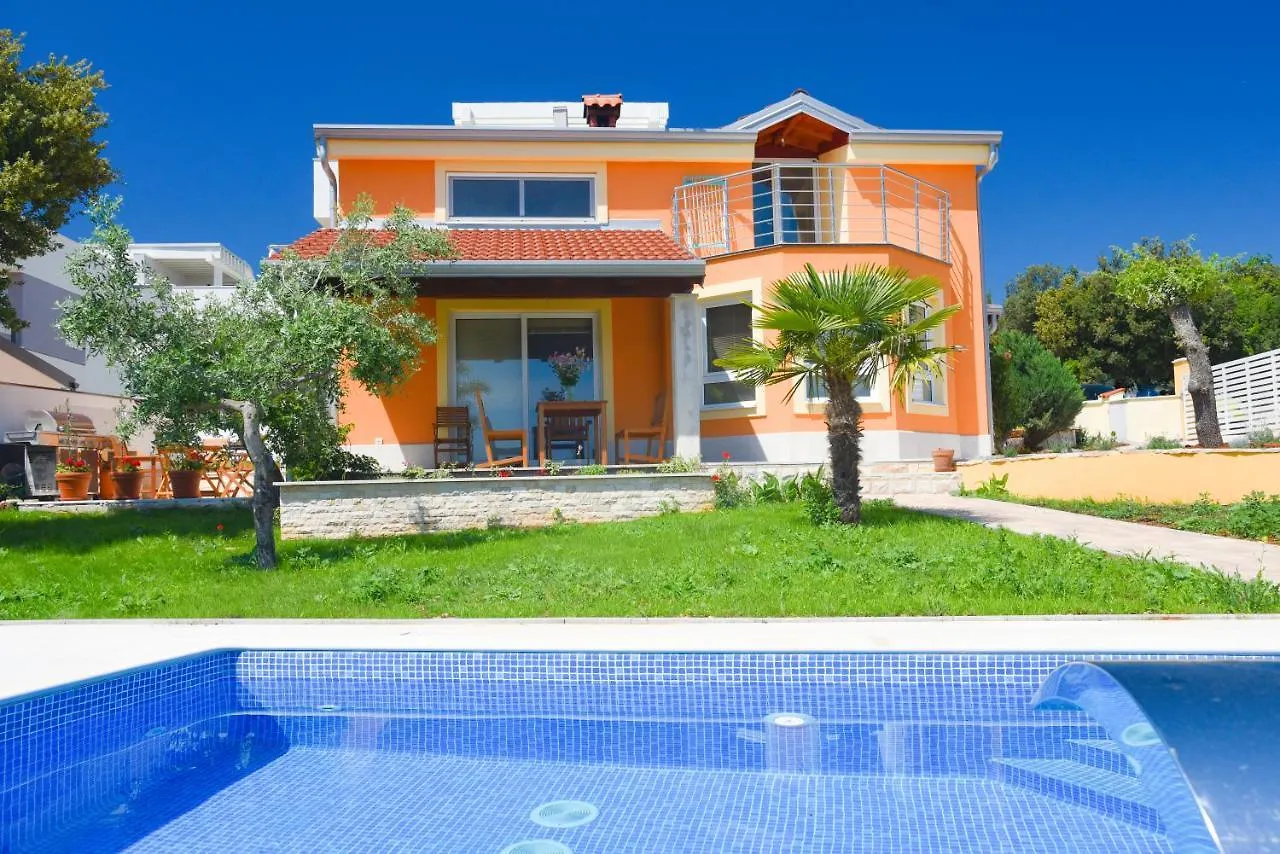 Апартаменты Holiday Home - Istrian Dream With Swimming Pool Перой