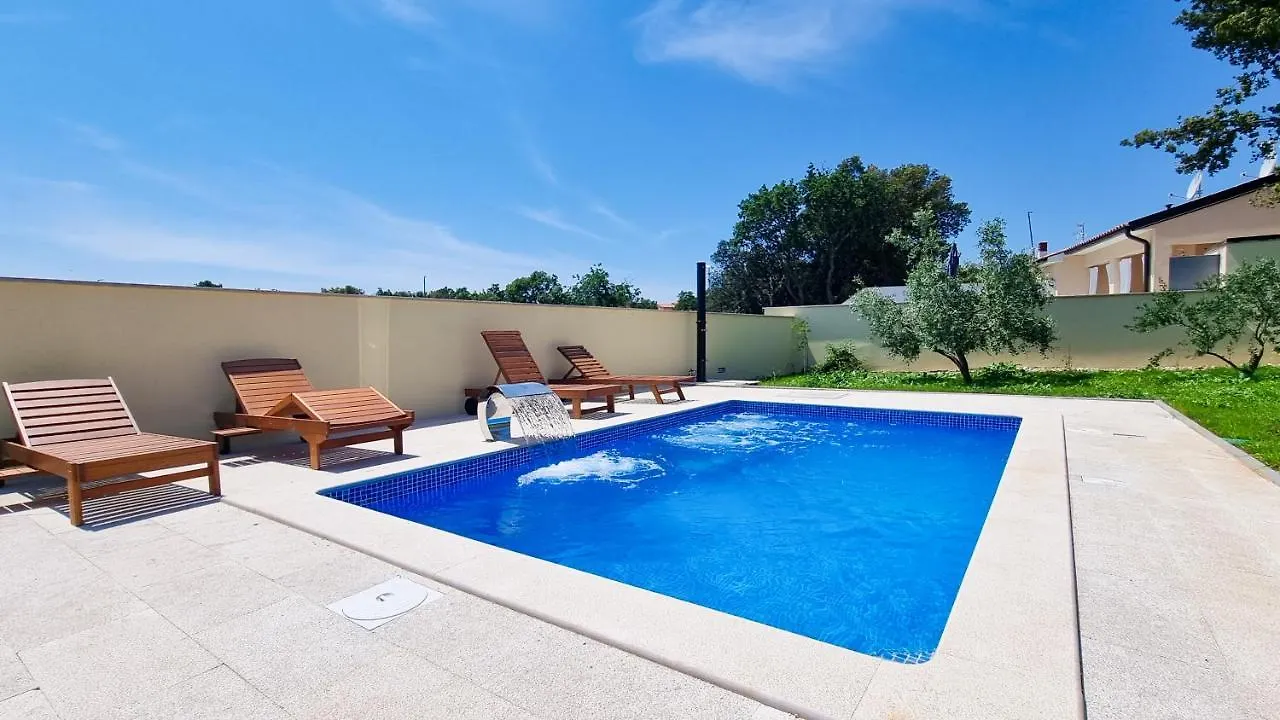 Holiday Home - Istrian Dream With Swimming Pool Перой Апартаменты